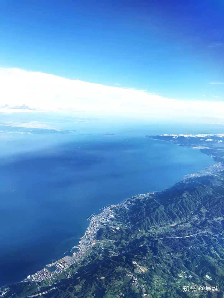 遠處左側是關西的和歌山,右側是淡路島