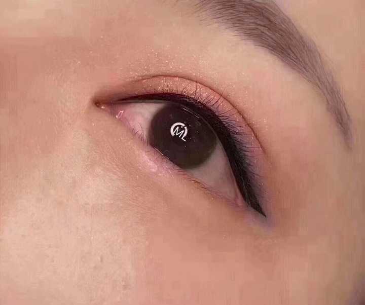 半永久美瞳线后期为什么会发蓝?