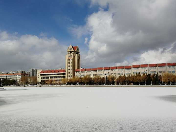 烟台大学雪景图片