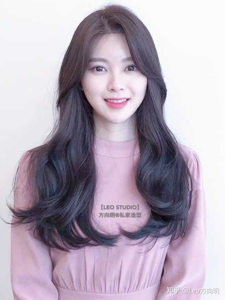 秋季深栗色长卷发造型