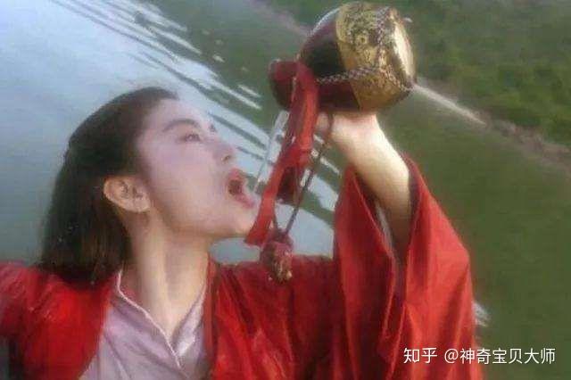 林青霞喝酒高清图片