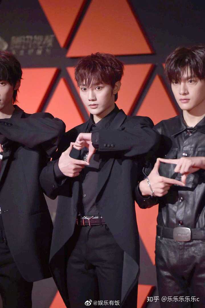 如何评价《创造营2019》出道团r1se的首次红毯秀造型?