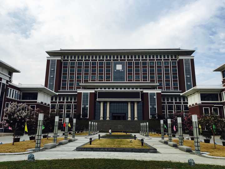 在江苏省扬中高级中学就读是一种怎样的体验?