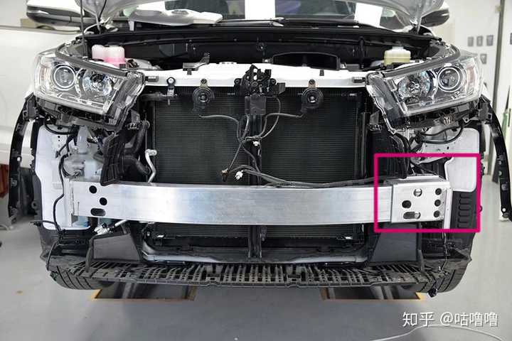 2)星越的ahss的纵梁没有参与碰撞依旧完整