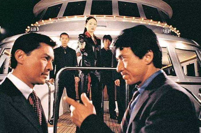 尊龙先生2001年与成龙合作的《尖峰时刻2》,2007年与李连杰合作的