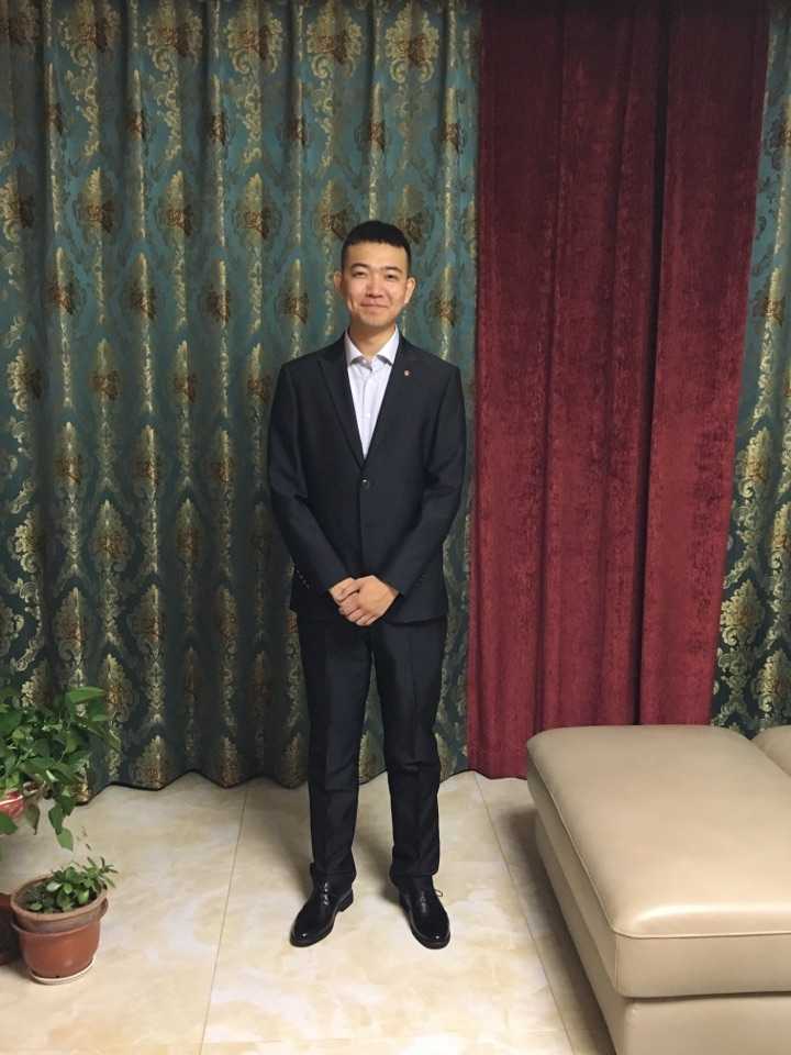 你最满意的一张正装照是哪张?