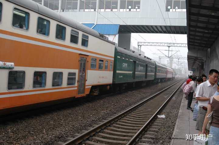 非常有趣的是,在一节crpe所属的xl25b之前的非载客区,竟然 加挂了yz22