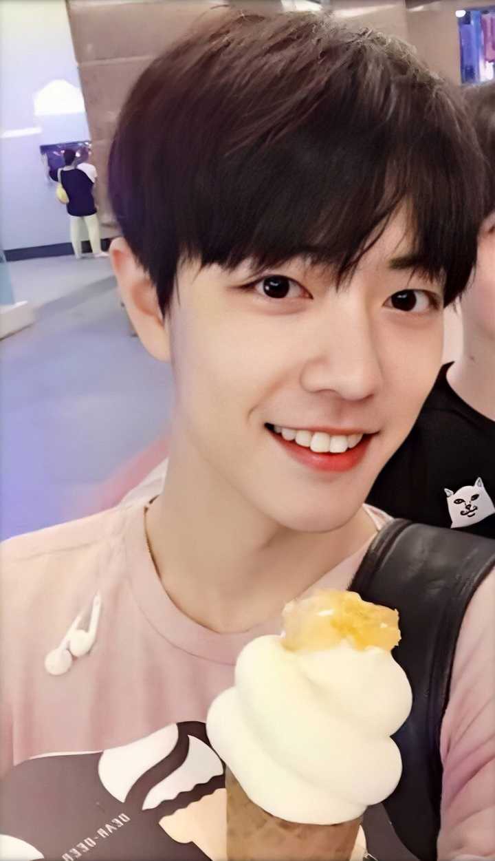 高中时期的肖战像什么样子?