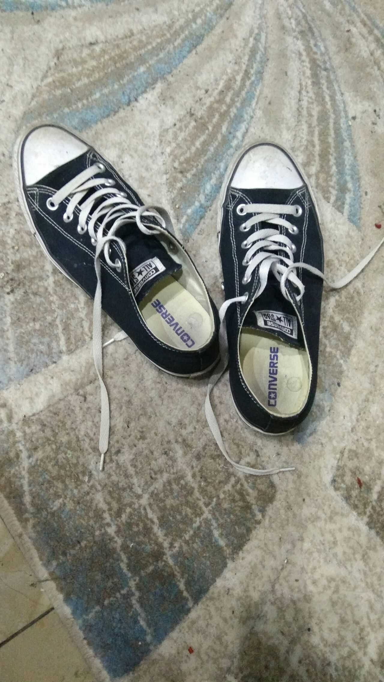 u牌的训练鞋四不像,跑步不大舒服,举铁深蹲也不大稳(重量