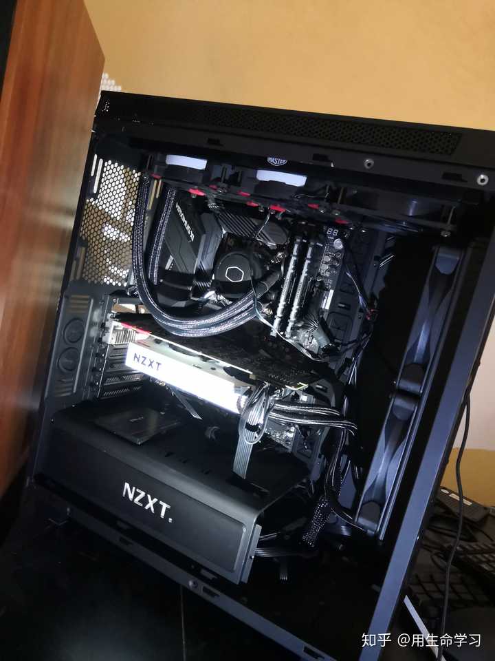 nzxt h440.  中塔机箱不大可以上2个 360. 不过我只下了 360 和 280.