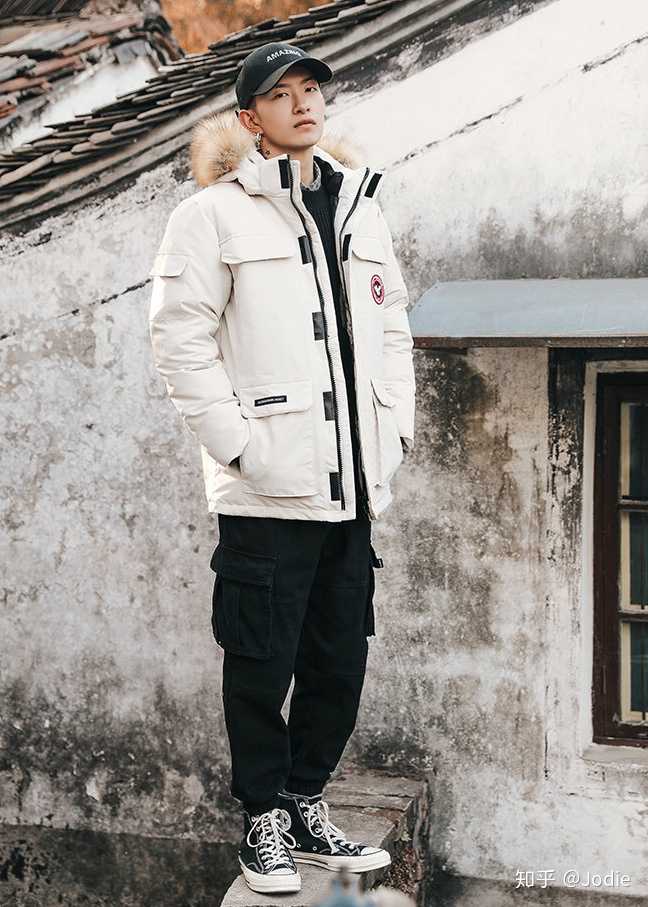 男,身高一米八多,偏瘦.