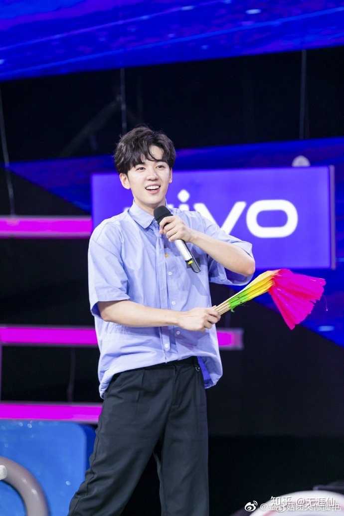 为什么同样是常驻快乐大本营,网友对待仝卓和李浩菲态度完全不一样?