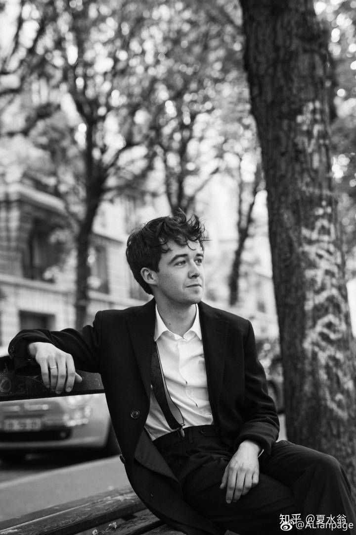 如何评价英国演员alex lawther?