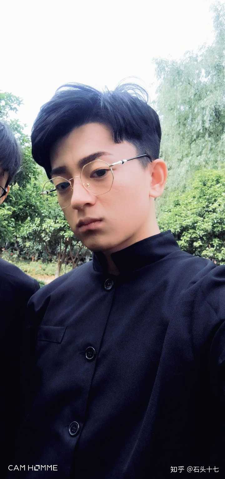 有哪些明明是同一个人,却天差地别的照片?