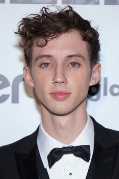 男生有鼻环/唇环是种什么样的体验?