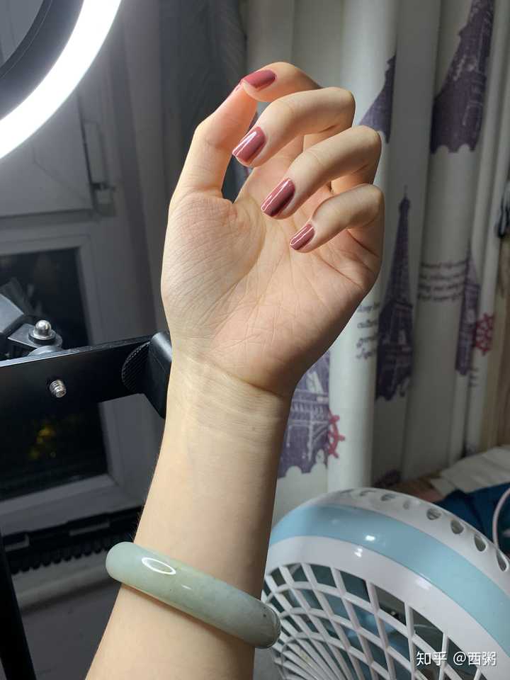 自己涂指甲油是怎样的一种体验?