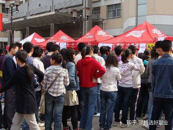 我想接app推广一手单，然后到小白赚钱、众人帮这类平台去放，请问我要去哪找到提供一手单的人?