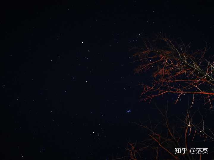 能不能怎样能在用手机拍下夜里星星的照片呢