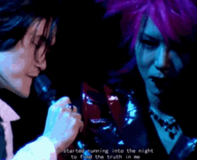 大家评价得很多了 这里只放两个细节的动图 yoshiki拒绝了toshi的拥抱