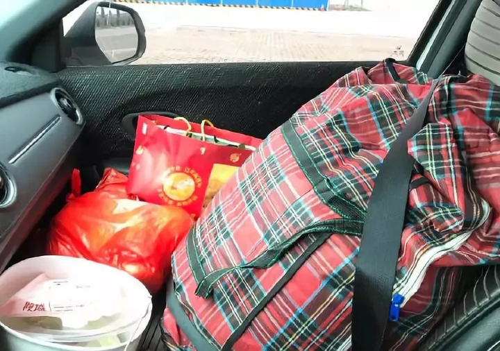 春节返程,父母往你的行李箱里塞的哪一样东西让你瞬间泪崩?