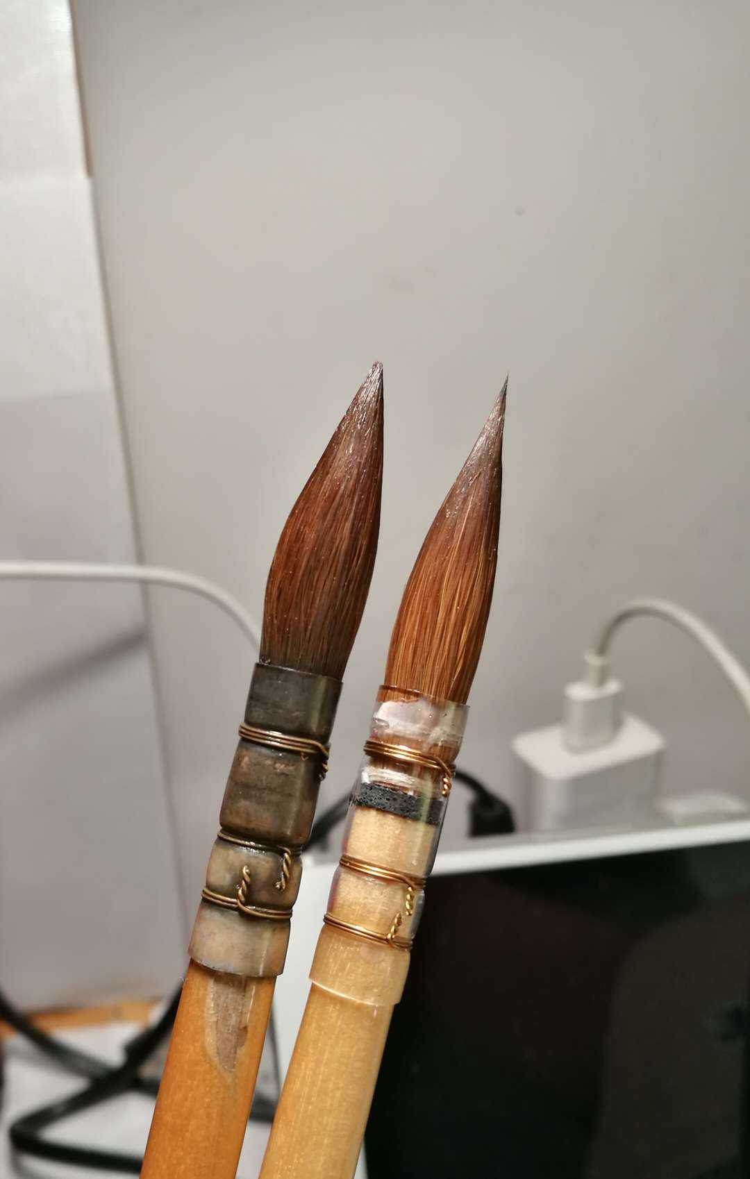 貂毛笔就算旧了也比尼龙强一个数量级,宁愿要钝掉的尖也不要卷曲起来