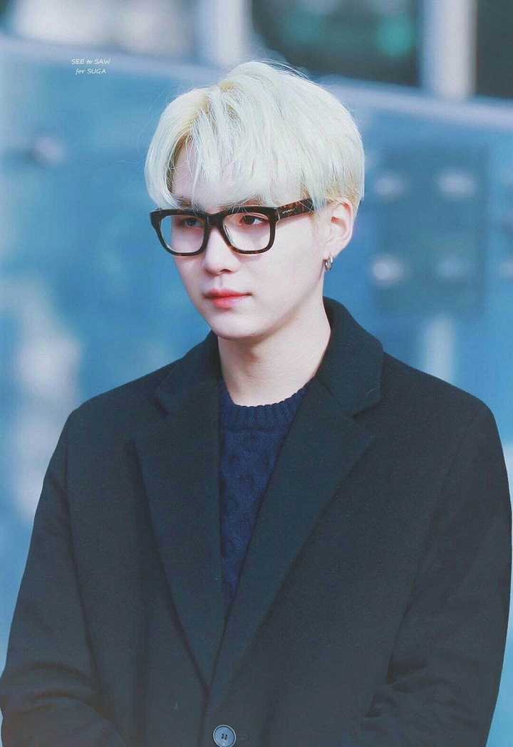 有没有闵玧其所有的自拍?