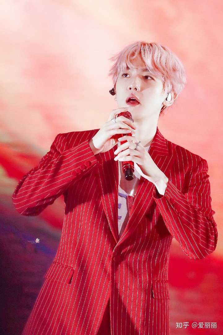 有什么好看的边伯贤的壁纸吗?