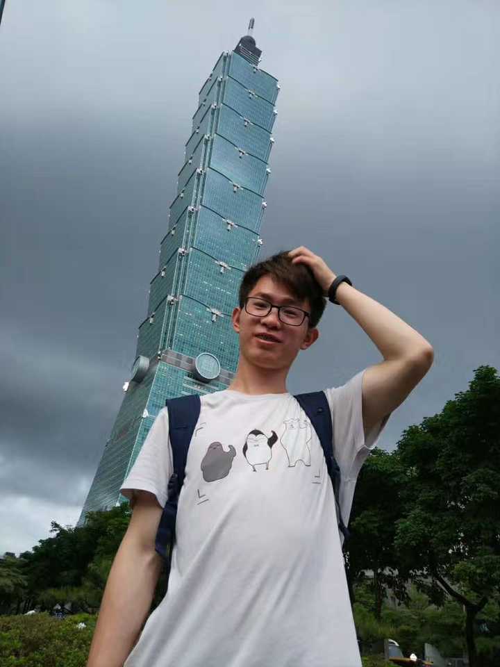 172(穿鞋),裸身高大概170-171吧,对于北方的孩子来说是相当矮了