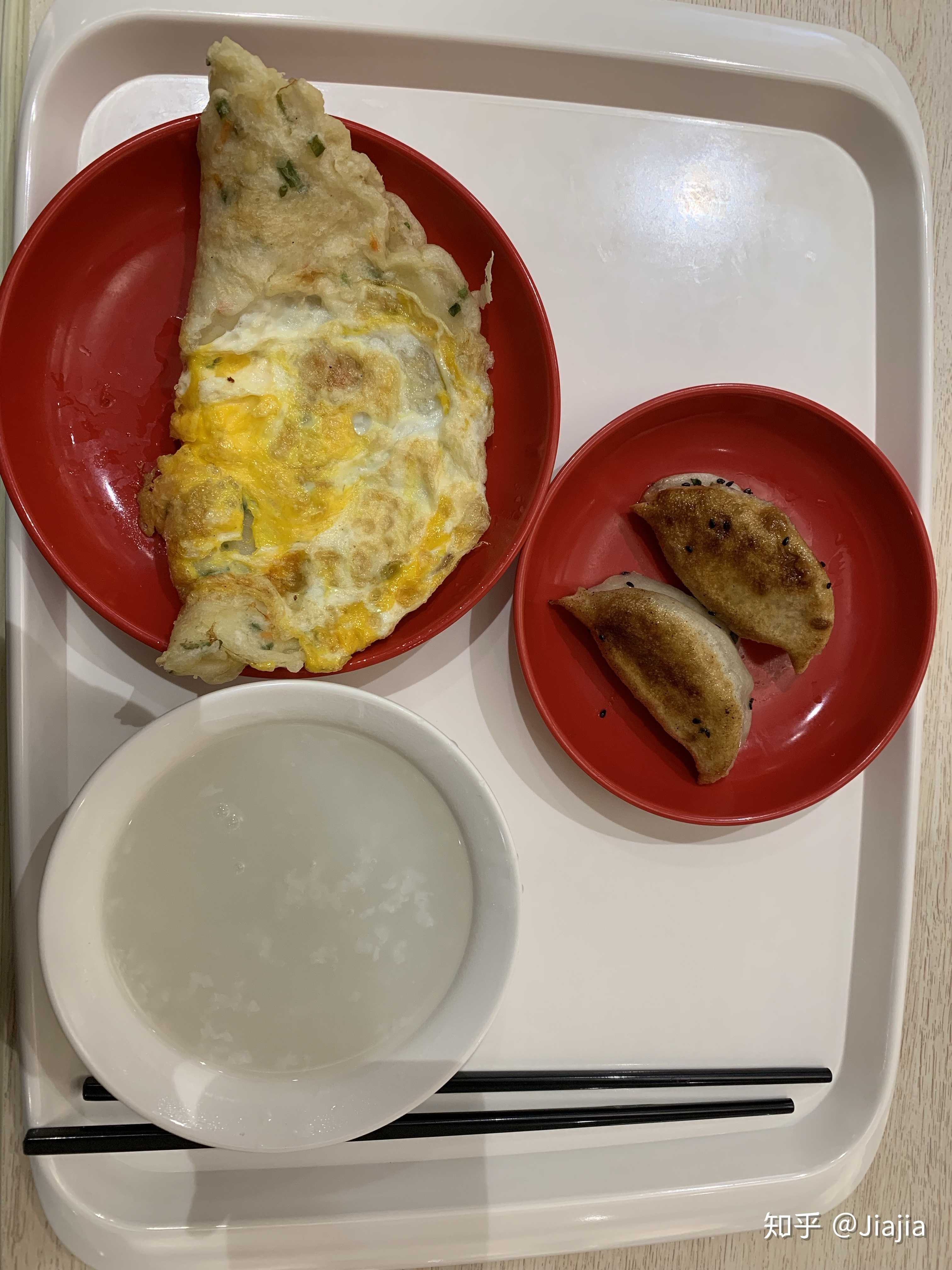 雨天擠公交的動力只有食堂的早飯