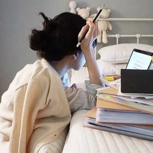 有没有什么好看的努力学习的少女的头像?