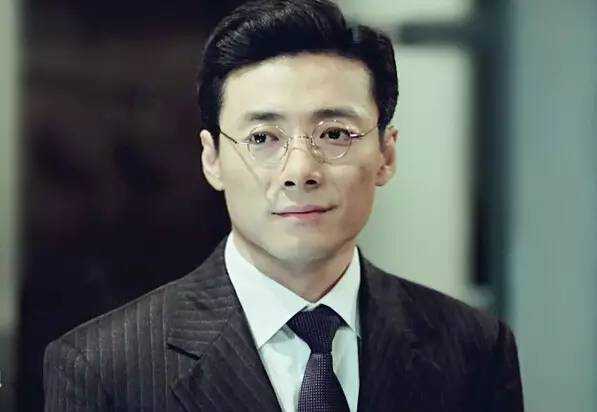 面对老奸巨猾的许铁英依然从容不迫 《欢乐颂》里面的什么什么点在