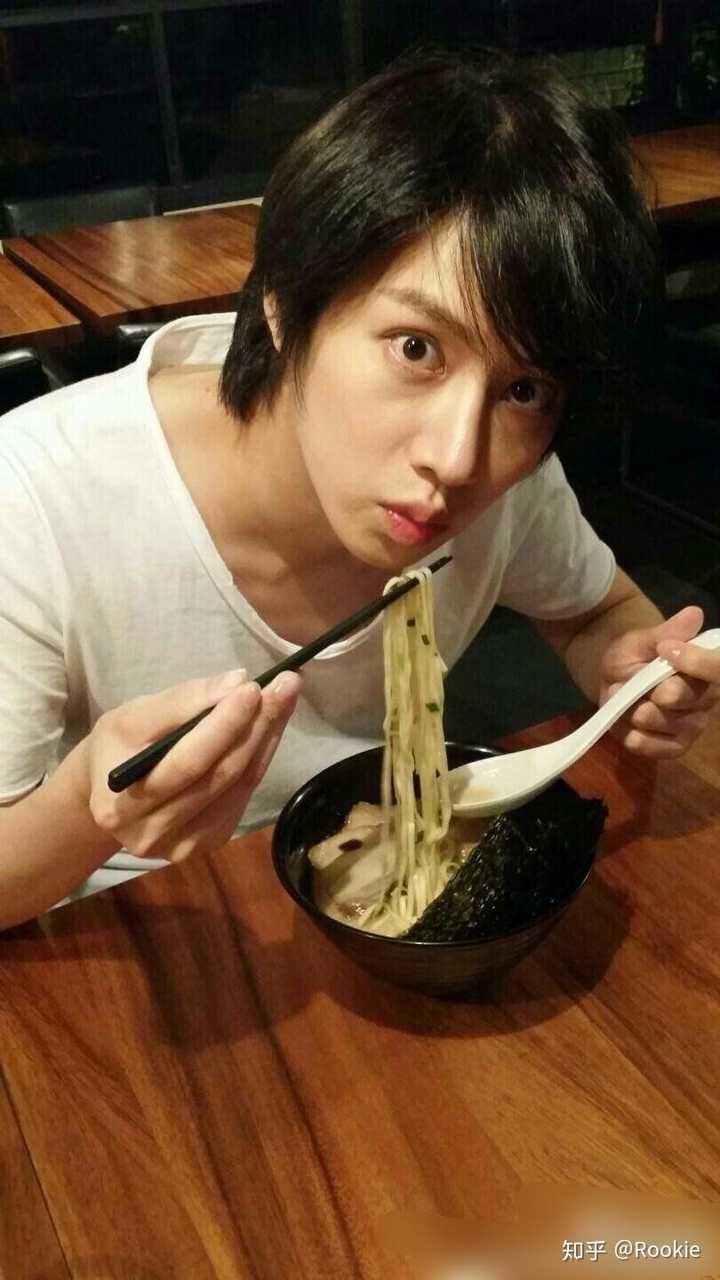 吃排骨面的言希