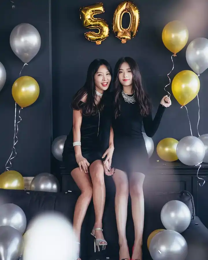 身材火辣,和女儿同框似姐妹,别人猜不出年龄是一种什么体验?