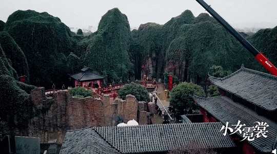 小女霓裳有吻戏吗