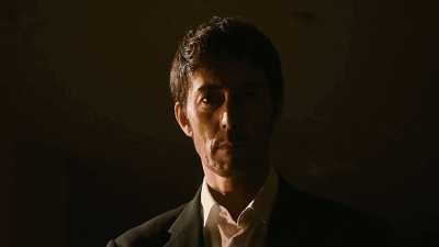 加贺恭一郎长手指聚焦的标志性手势,也如约出现在这部终部曲《祈祷