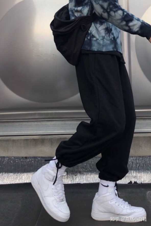 男生穿白色aj中帮搭配什么衣服更好看
