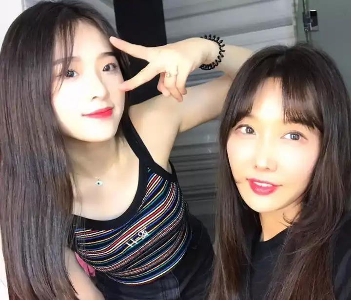 身材火辣,和女儿同框似姐妹,别人猜不出年龄是一种什么体验?