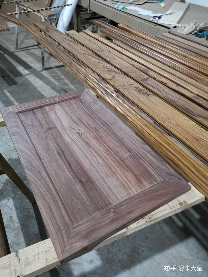 黑胡桃木到底是上木蜡油好还是清漆好?