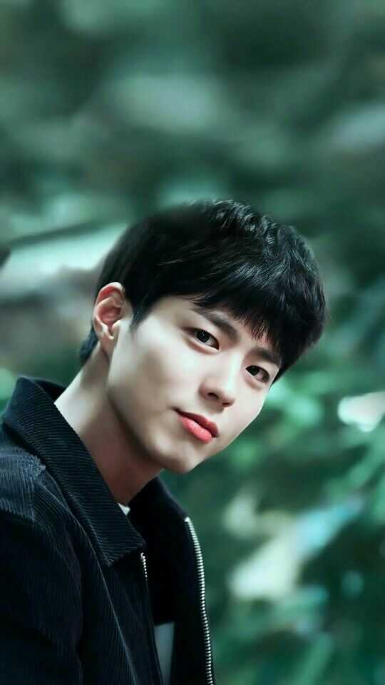 前两天才开始看《请回答:1988》 发现里面的男主真的是剑眉星目,唇红