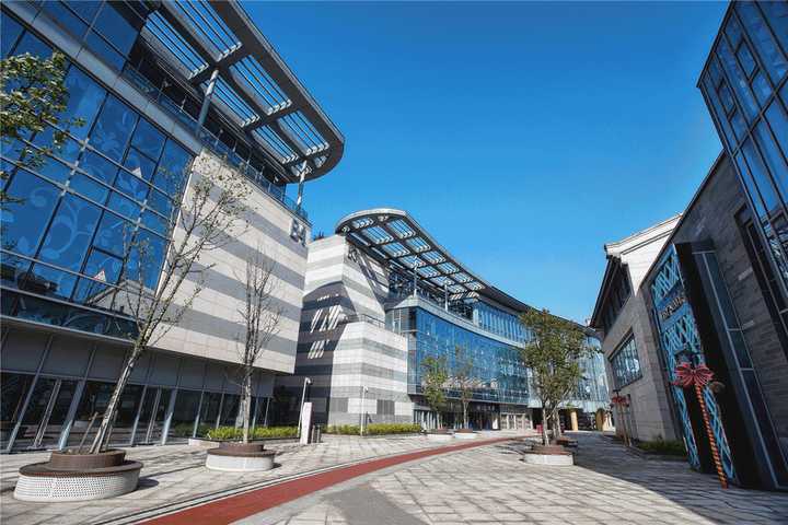 苏州虎丘婚纱一条街怎么走,有推荐的店吗?