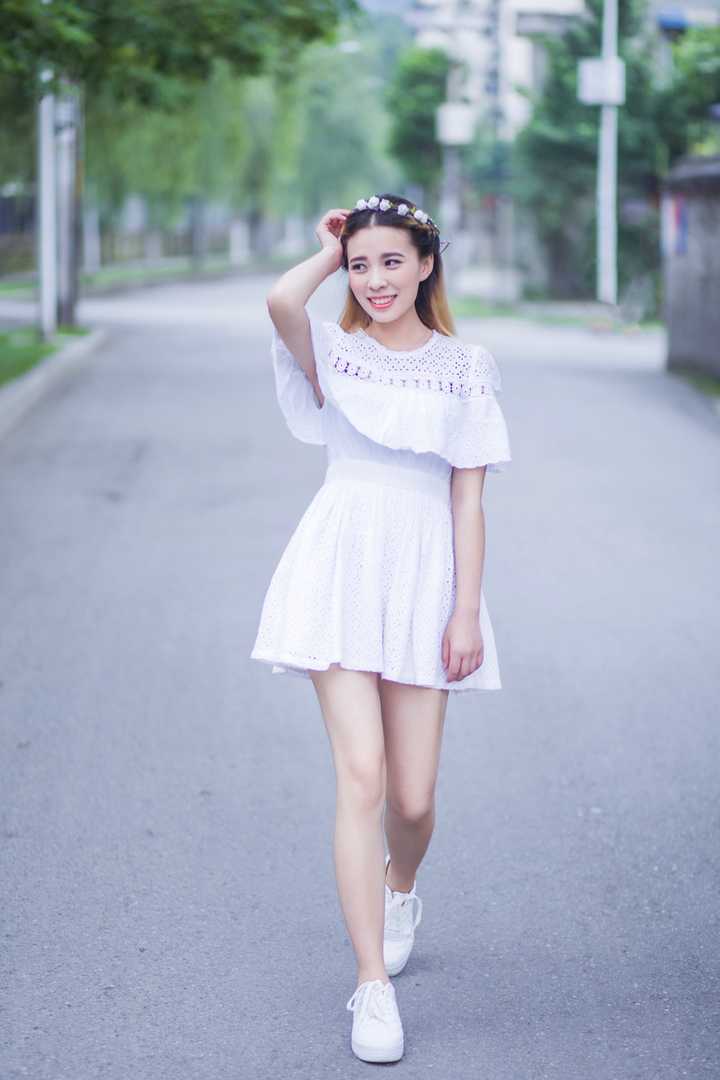 小姐姐能不能爆一爆十几岁时的照片,女大真的会十八变嘛?