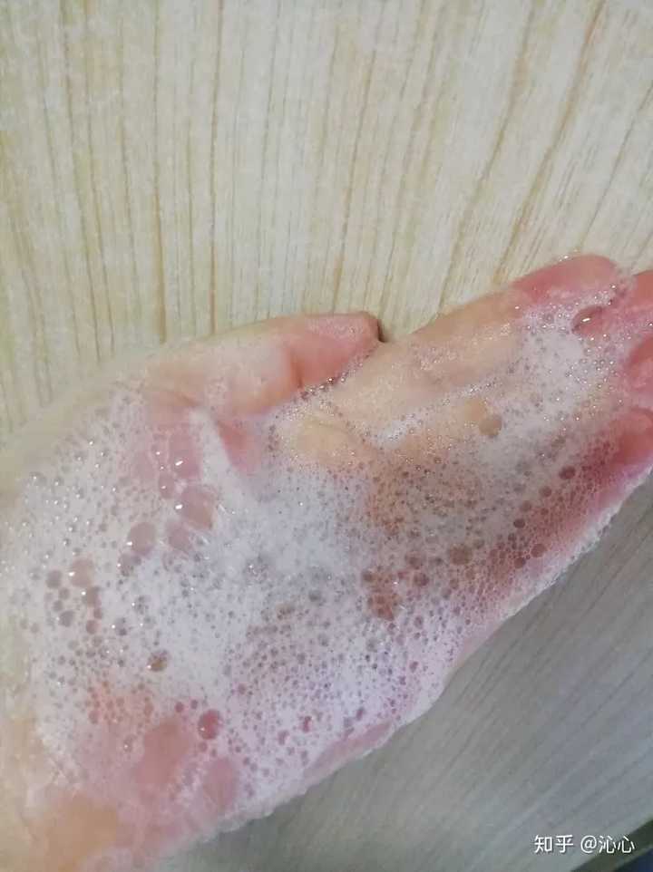 易脱发用什么洗发水?