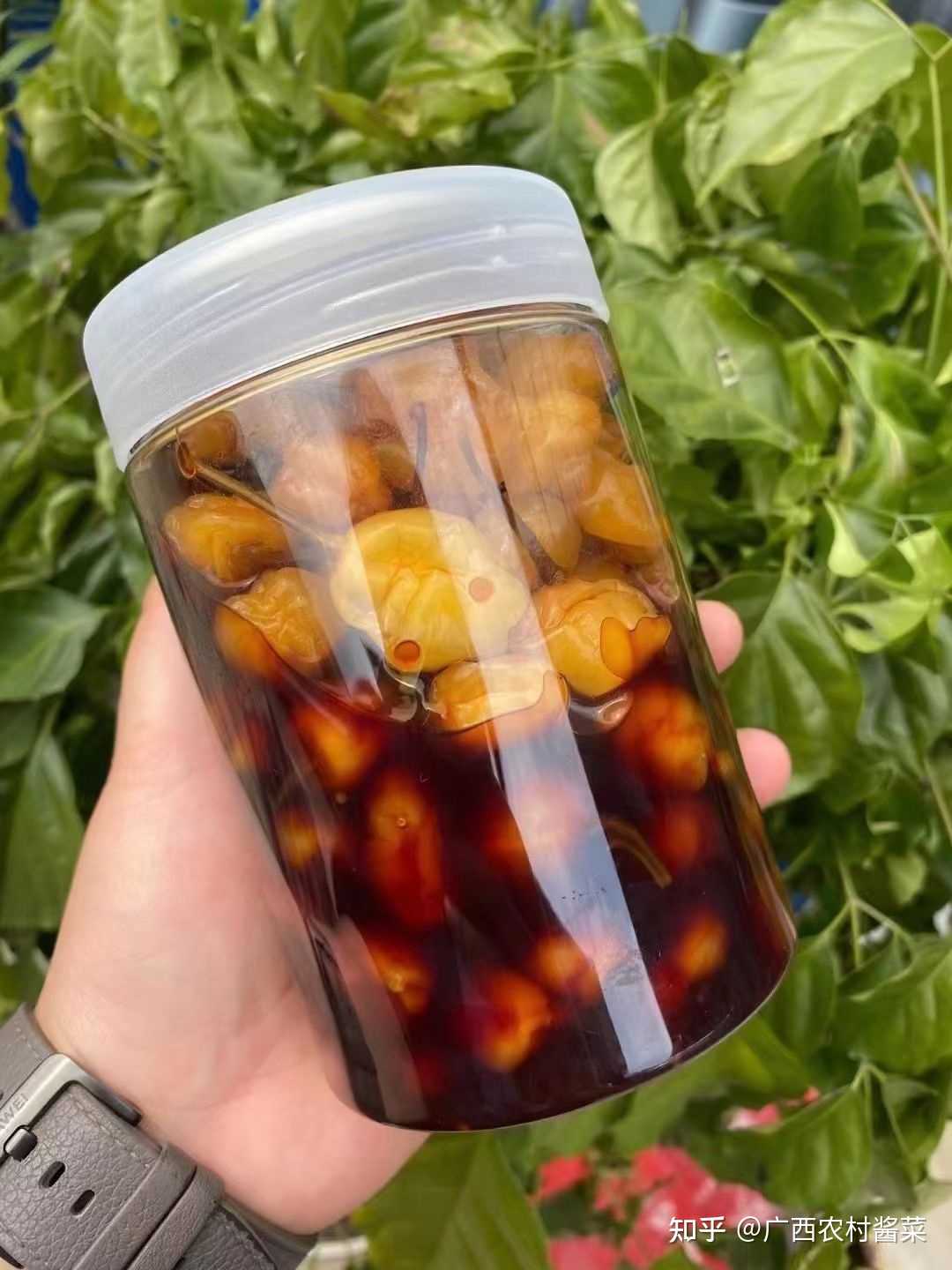 广西农村酱菜 的想法: 酱香小泡椒 15 选用本地七彩小辣椒泡制