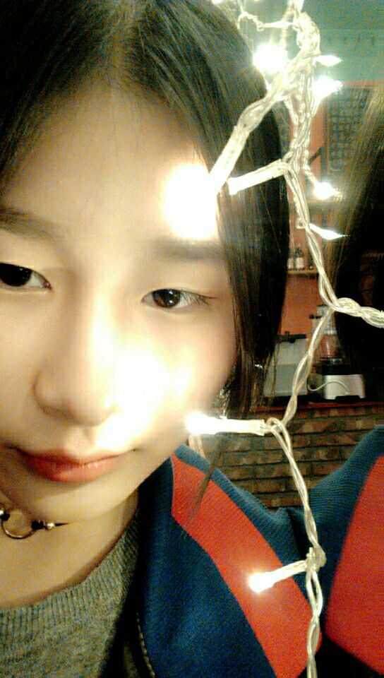 有什么小眼睛好看的明星,或者你身边有什么小眼睛的好看女生?