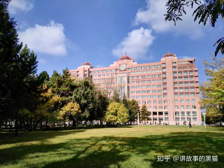 內蒙古大學的圖書館或教室環境如何?是否適合上自習?