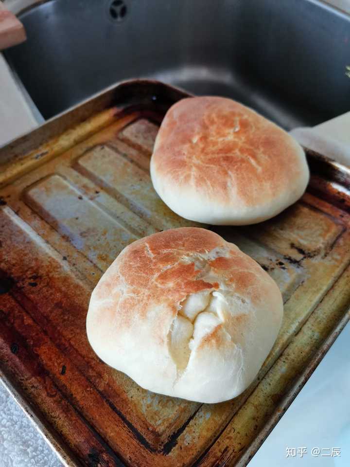 媽媽做的,很家常的食物. 烤餅,肉夾饃.