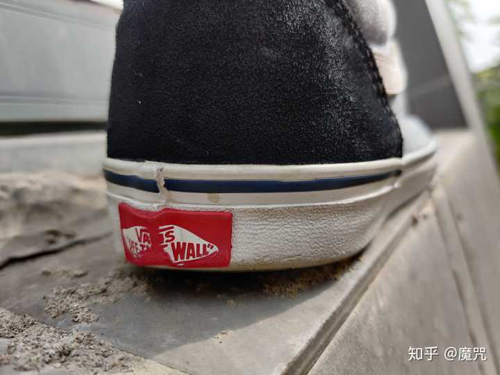 vans 后标印花磨烂了 没穿多久 你们是这样吗?