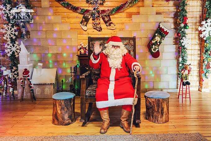 圣诞老人村在芬兰的拉普兰地区洛瓦涅米以北的北极圈上,但在中国的