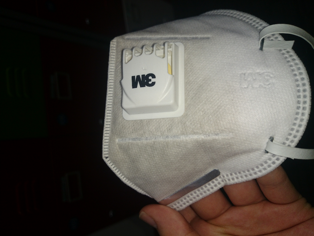 口罩才戴四天,脏成这样,直接扔掉?