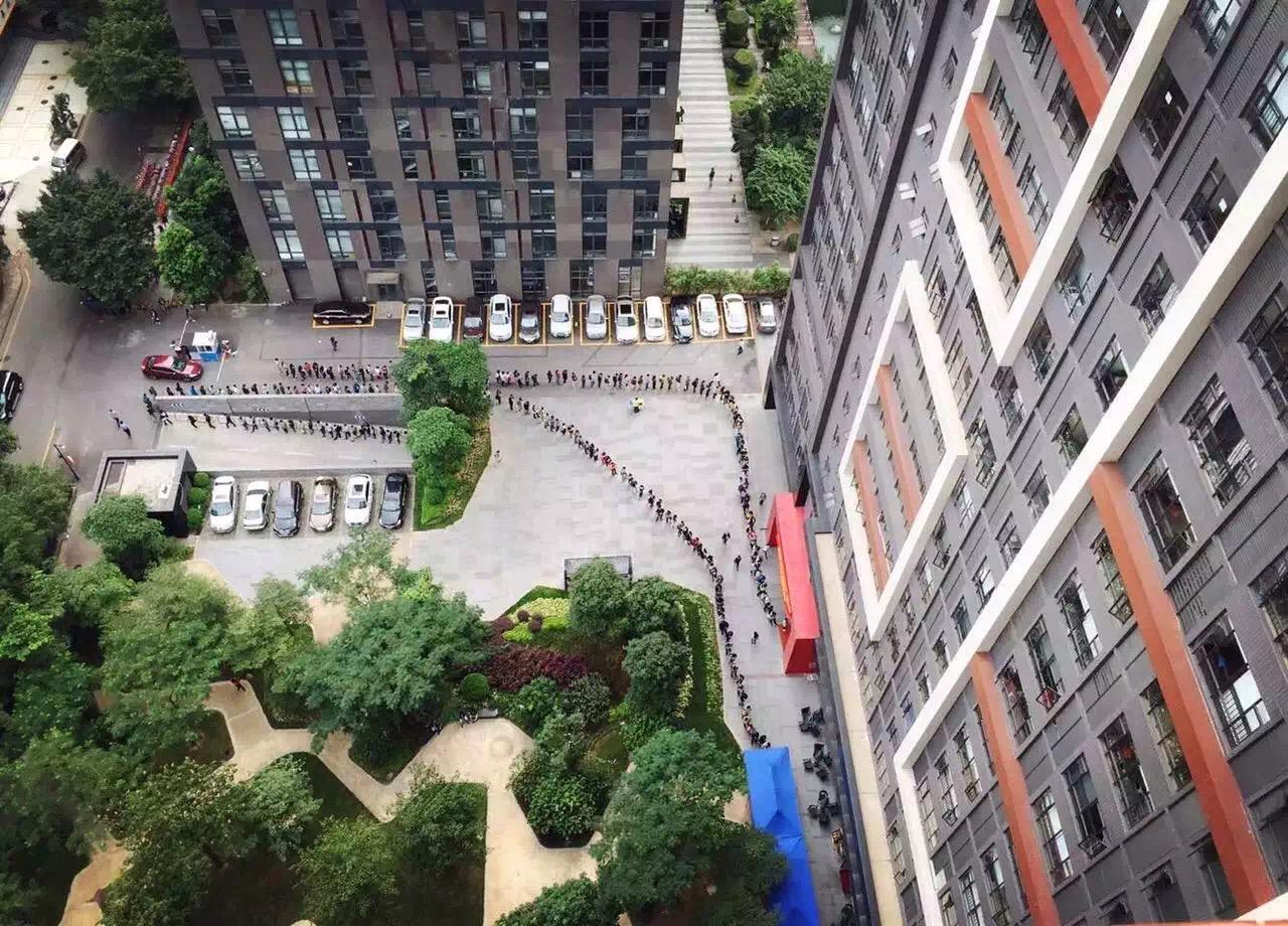 一栋28层的写字楼,有8台电梯,如何能让运行效率达到最高?